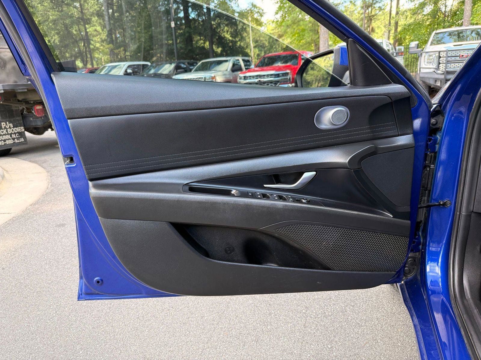 Used 2021 Hyundai Elantra SEL FWD image 14