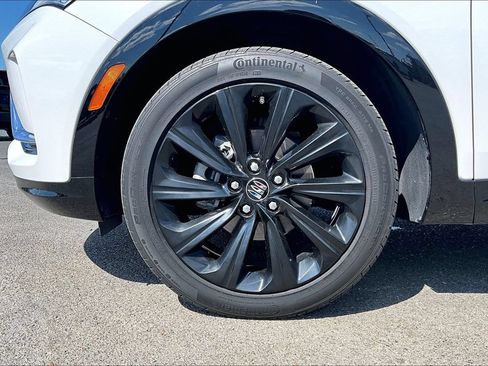 Used 2024 Buick Envista Sport Touring w/ Convenience I Package FWD image 2