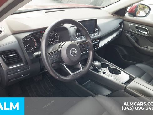 Used 2021 Nissan Rogue SV w/ Premium Package FWD image 5
