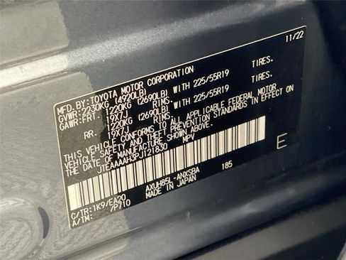 Used 2023 Toyota Venza Limited image 34