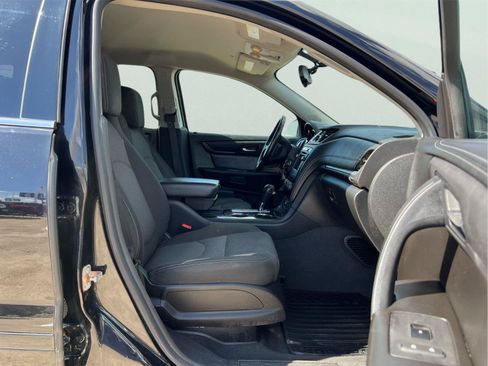 Used 2017 Chevrolet Traverse LT w/ Style and Technology Package FWD image 20