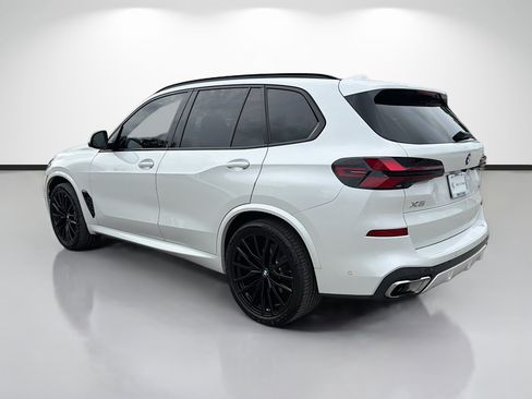 Used 2024 BMW X5 xDrive40i w/ M Sport Package AWD/4WD image 5