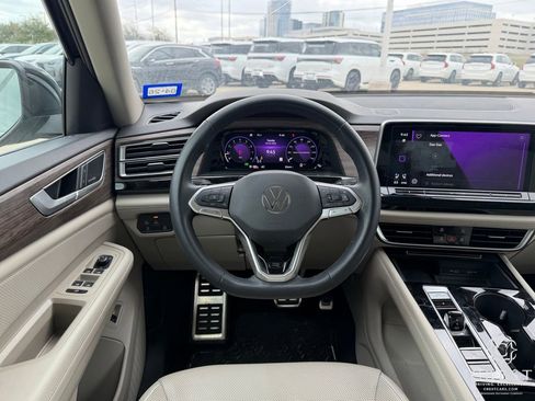 Used 2024 Volkswagen Atlas SEL Premium R-Line image 15