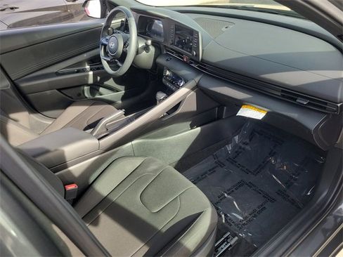 Used 2025 Hyundai Elantra Sport image 16