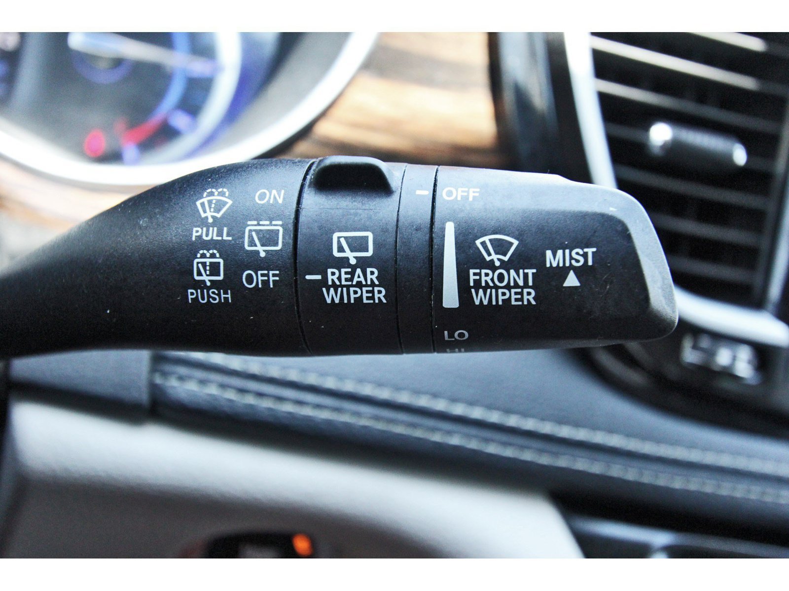 Used 2023 Chrysler Pacifica Limited FWD image 16