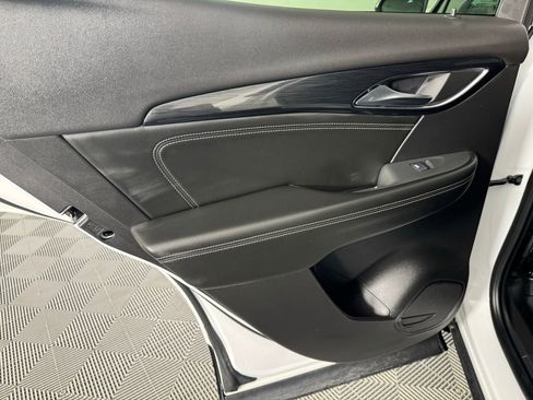 Used 2023 Buick Envision Essence w/ Technology Package I image 28