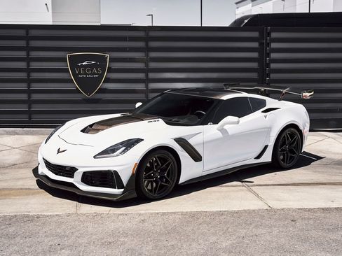 Used 2019 Chevrolet Corvette ZR1 RWD image 5