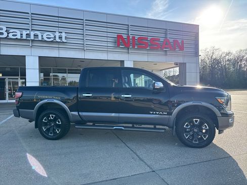 Certified 2021 Nissan Titan Platinum Reserve w/ Moonroof Package image 15