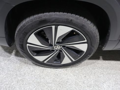 Used 2025 Volkswagen Taos SE AWD/4WD image 9