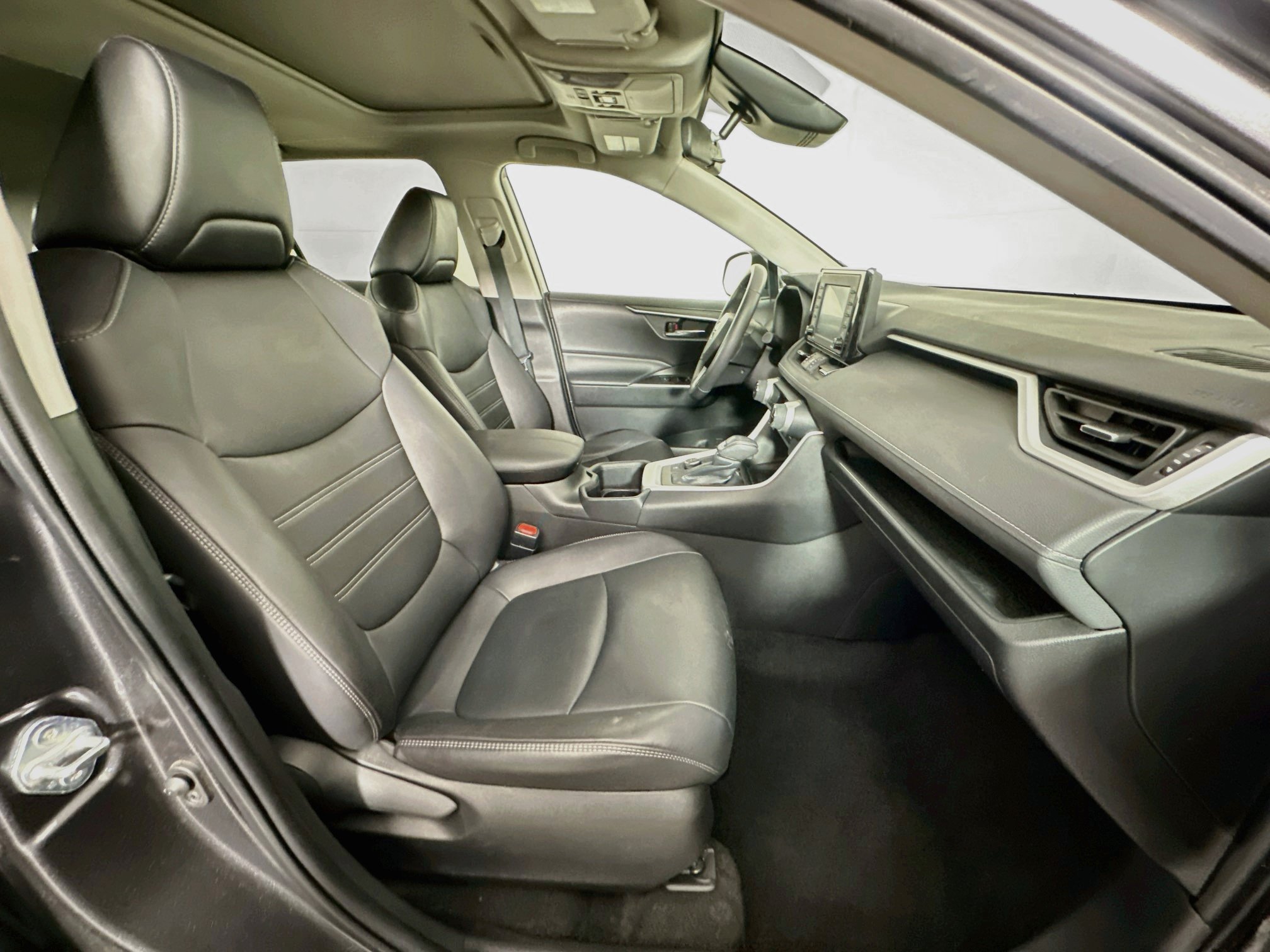 Used 2022 Toyota RAV4 XLE Premium AWD/4WD image 34