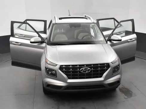 Used 2025 Hyundai Venue SEL FWD image 10