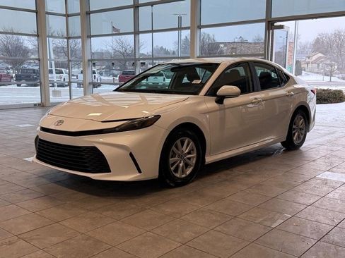 Used 2025 Toyota Camry LE image 6