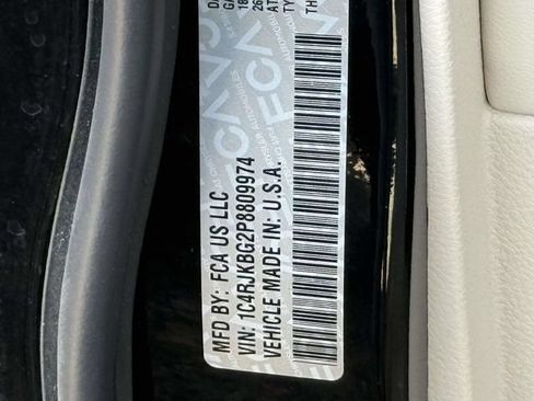 Used 2023 Jeep Grand Cherokee L Limited w/ Luxury Tech Group II AWD/4WD image 30
