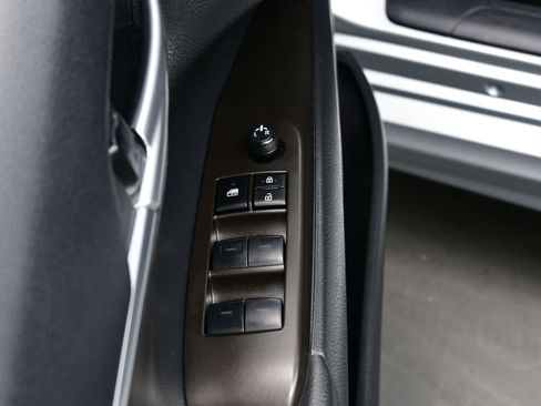 Used 2024 Toyota Camry SE FWD image 10