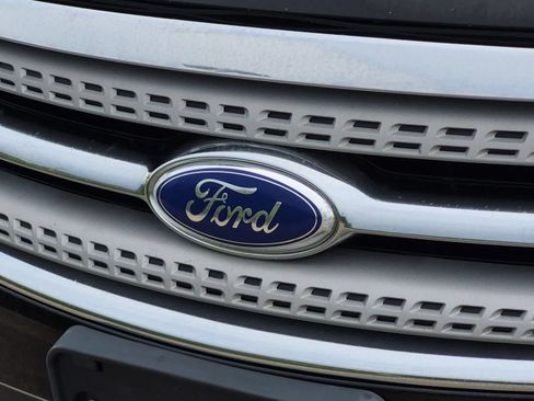 Used 2012 Ford Taurus Limited FWD image 12
