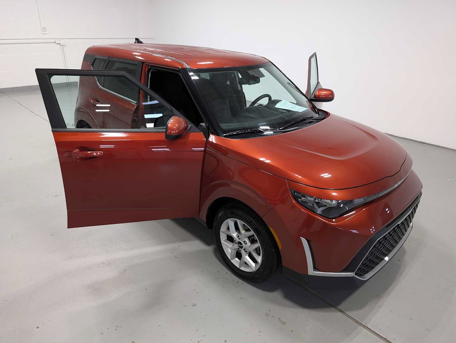 Certified 2023 Kia Soul LX w/ LX Technology Package FWD image 16