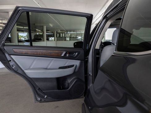 Used 2018 Subaru Outback 2.5i Limited image 14