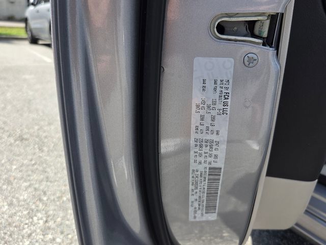 Used 2019 Chrysler Pacifica Limited FWD image 19