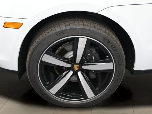 Certified 2026 Porsche Macan AWD/4WD image 12