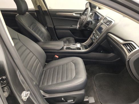 Used 2018 Ford Fusion SE w/ Fusion SE Technology Package image 21