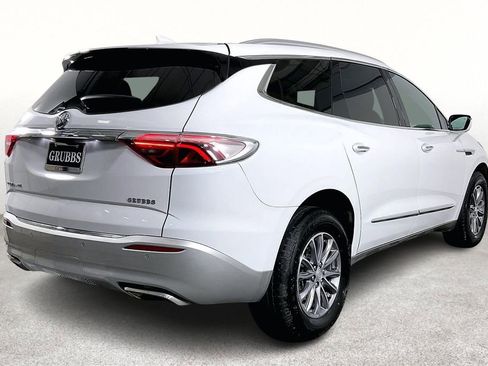 Used 2022 Buick Enclave Premium image 2