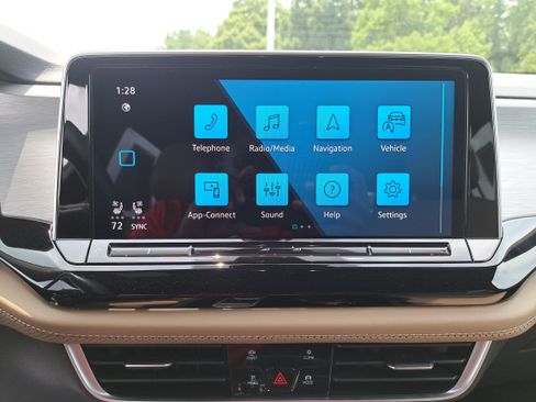 Used 2024 Volkswagen Atlas Cross Sport SE FWD image 20
