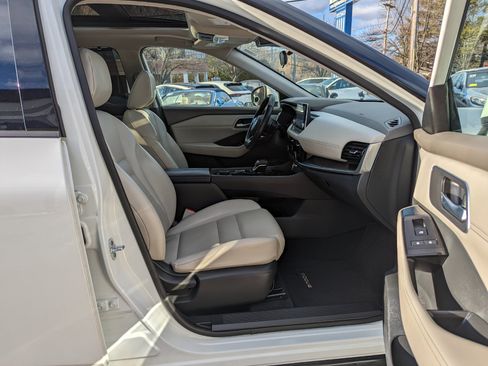 Used 2021 Nissan Rogue SV w/ Premium Package image 27