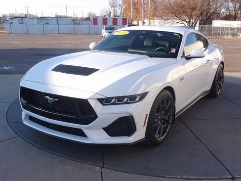 Used 2025 Ford Mustang GT Premium RWD image 15