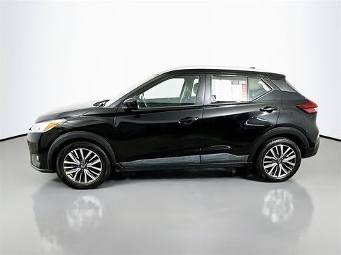 Used 2021 Nissan Kicks SV image 5