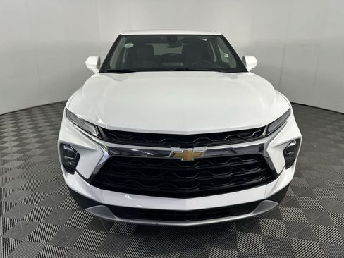 Used 2025 Chevrolet Blazer LT FWD image 3