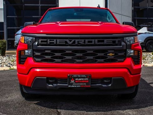 Used 2023 Chevrolet Silverado 1500 Custom AWD/4WD image 2