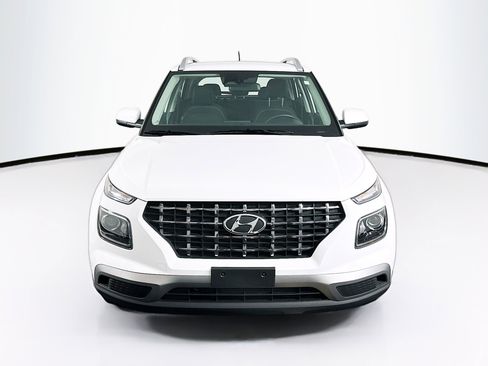 Used 2025 Hyundai Venue SEL image 2