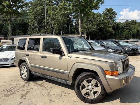 Used 2006 Jeep Commander 2WD image 2