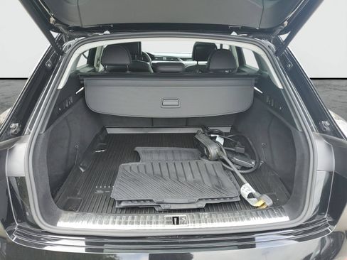 Used 2023 Audi e-tron Premium Plus w/ Premium Plus Package AWD/4WD image 9