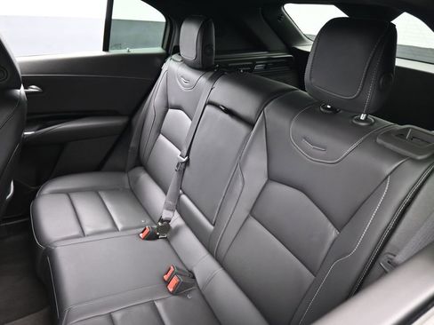 Used 2024 Cadillac XT4 Luxury w/ Cold Weather Package image 38