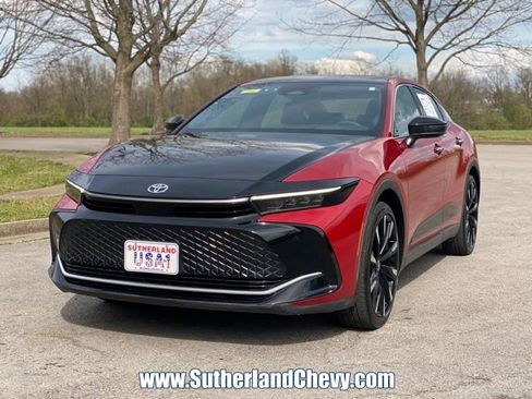 Used 2025 Toyota Crown Platinum image 3