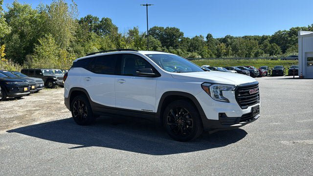 Used 2023 GMC Terrain SLT w/ Infotainment Package II AWD/4WD image 2