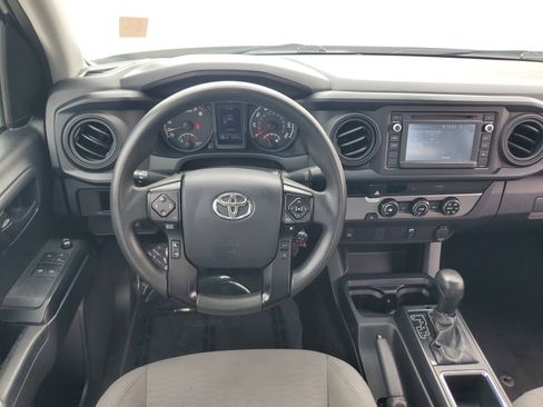 Used 2018 Toyota Tacoma SR image 17