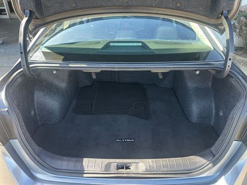 Used 2025 Nissan Altima 2.5 SV image 32