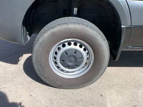 Used 2025 Mercedes-Benz Sprinter 2500 image 9