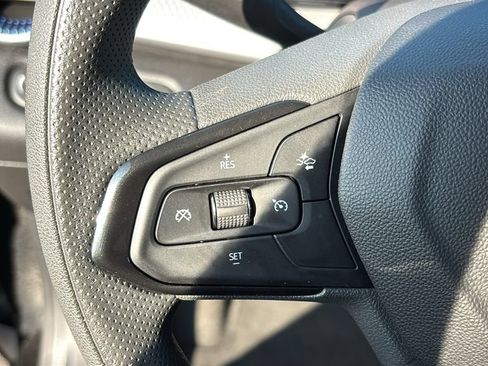 Used 2025 Chevrolet Trax LT FWD image 17