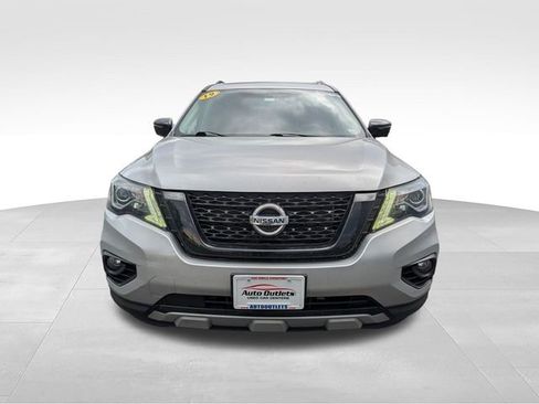Used 2019 Nissan Pathfinder SL AWD/4WD image 2