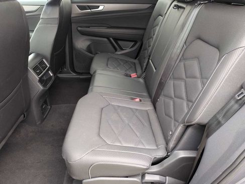 Used 2025 Volkswagen Atlas Cross Sport SE AWD/4WD image 19