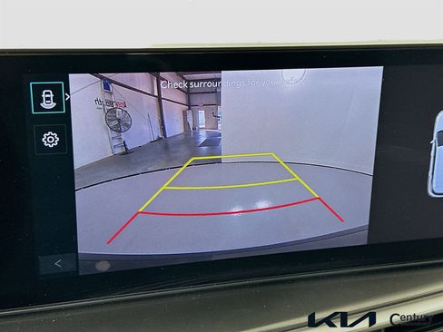 Certified 2025 Kia Sorento EX w/ Panoramic Sunroof Package image 14