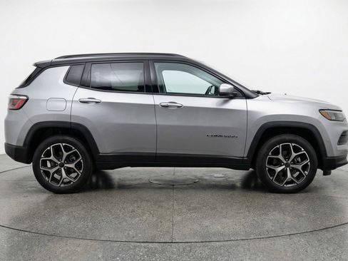Used 2025 Jeep Compass Limited image 11