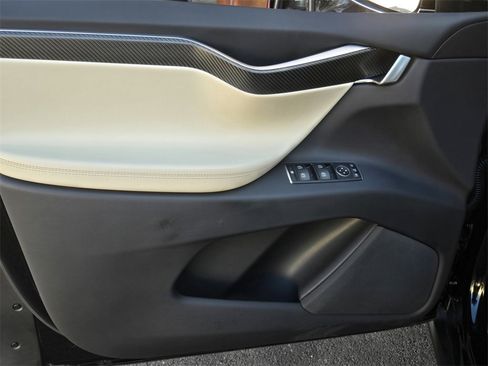 Used 2018 Tesla Model X P100D image 11