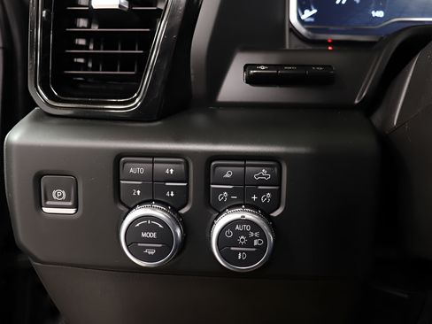 Used 2025 GMC Sierra 2500 AT4 w/ AT4 Premium Plus Package AWD/4WD image 19