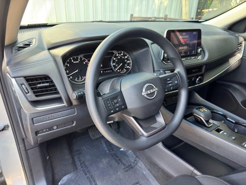 Used 2025 Nissan Rogue S FWD image 12