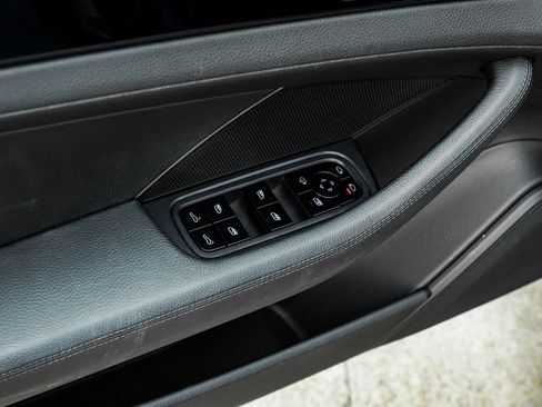 Used 2018 Porsche Panamera 4 AWD/4WD image 44