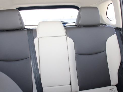 Certified 2023 Toyota Corolla Cross XLE image 22